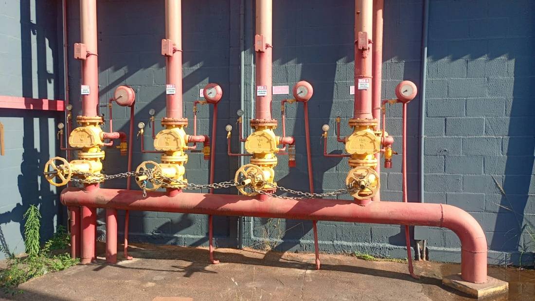 Válvulas de governo e alarme do sistema de sprinklers e tubulação galvanizada com acoplamentos ranhurados